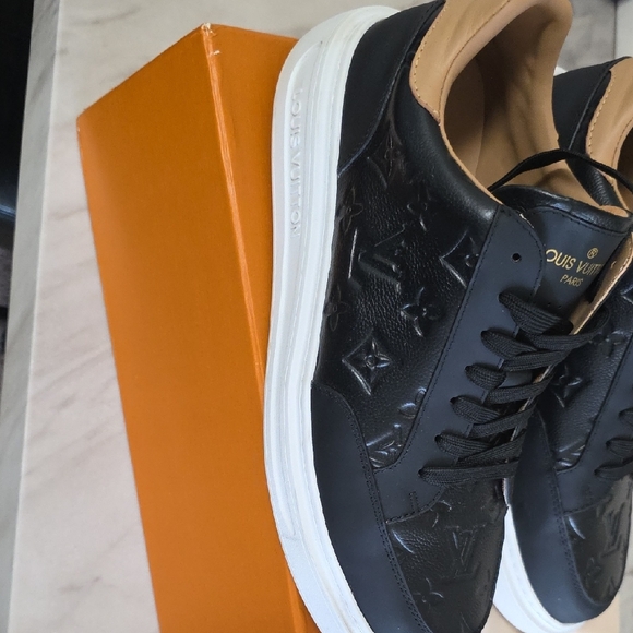 Louis Vuitton Black and White Men's Sneakers - Picture 4 of 6